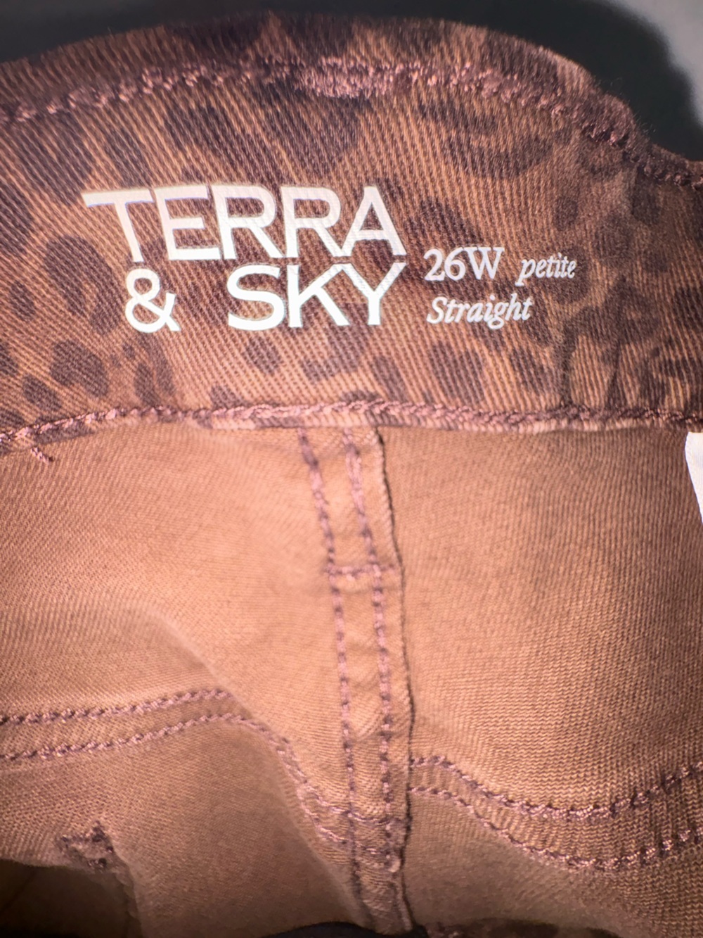 Terra & Sky Petite 26W Straight Leg Leopard Print Denim Pants - Picture 4 of 9